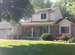 2831 Wareing Pl, Lake Orion, MI 48360
