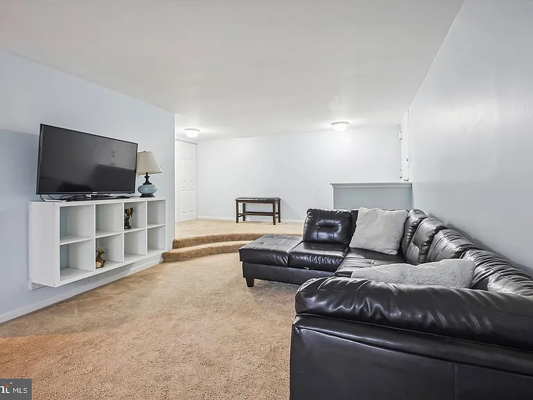 21 Silverwood Cir #4 — Photo 2