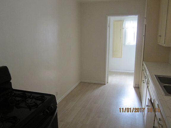 3rd image of 625 N Mariposa St