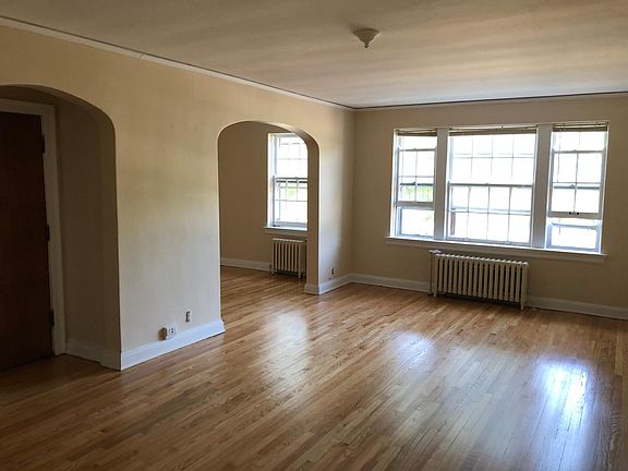 4th image of 1435 Martha Washington Dr #305