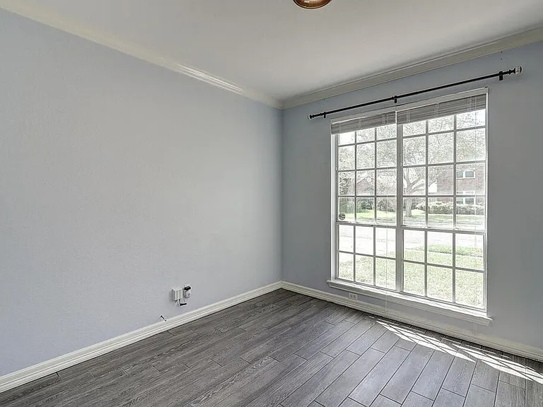 7810 Duchess St — Photo 42