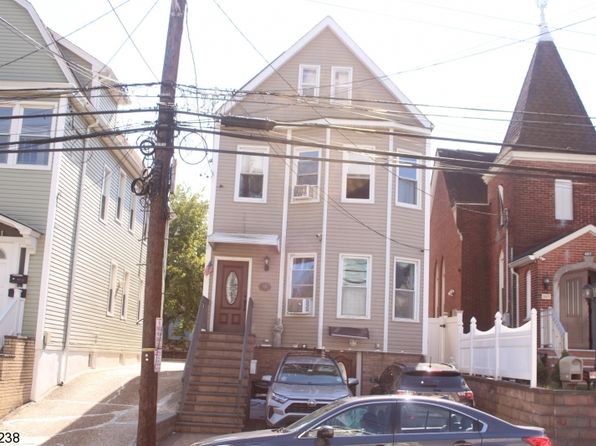 529 Central Ave, Harrison Town, NJ 07029