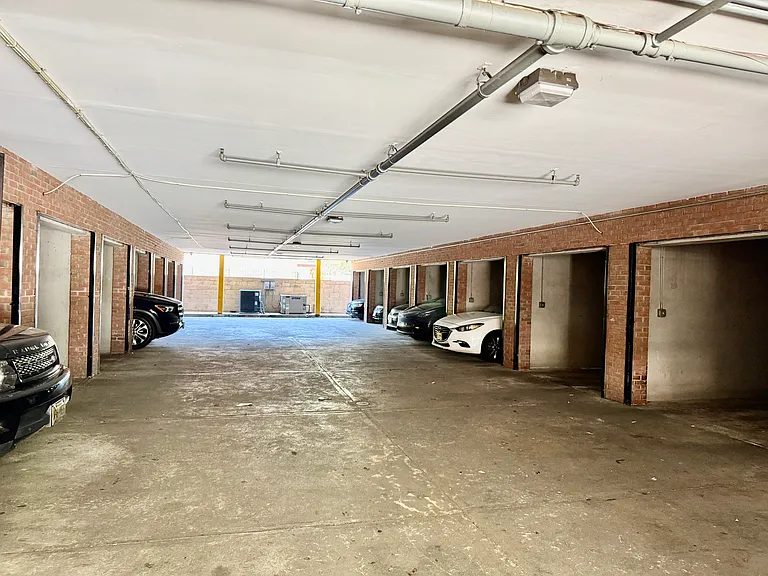 810-812 New York Ave #25 — Photo 9