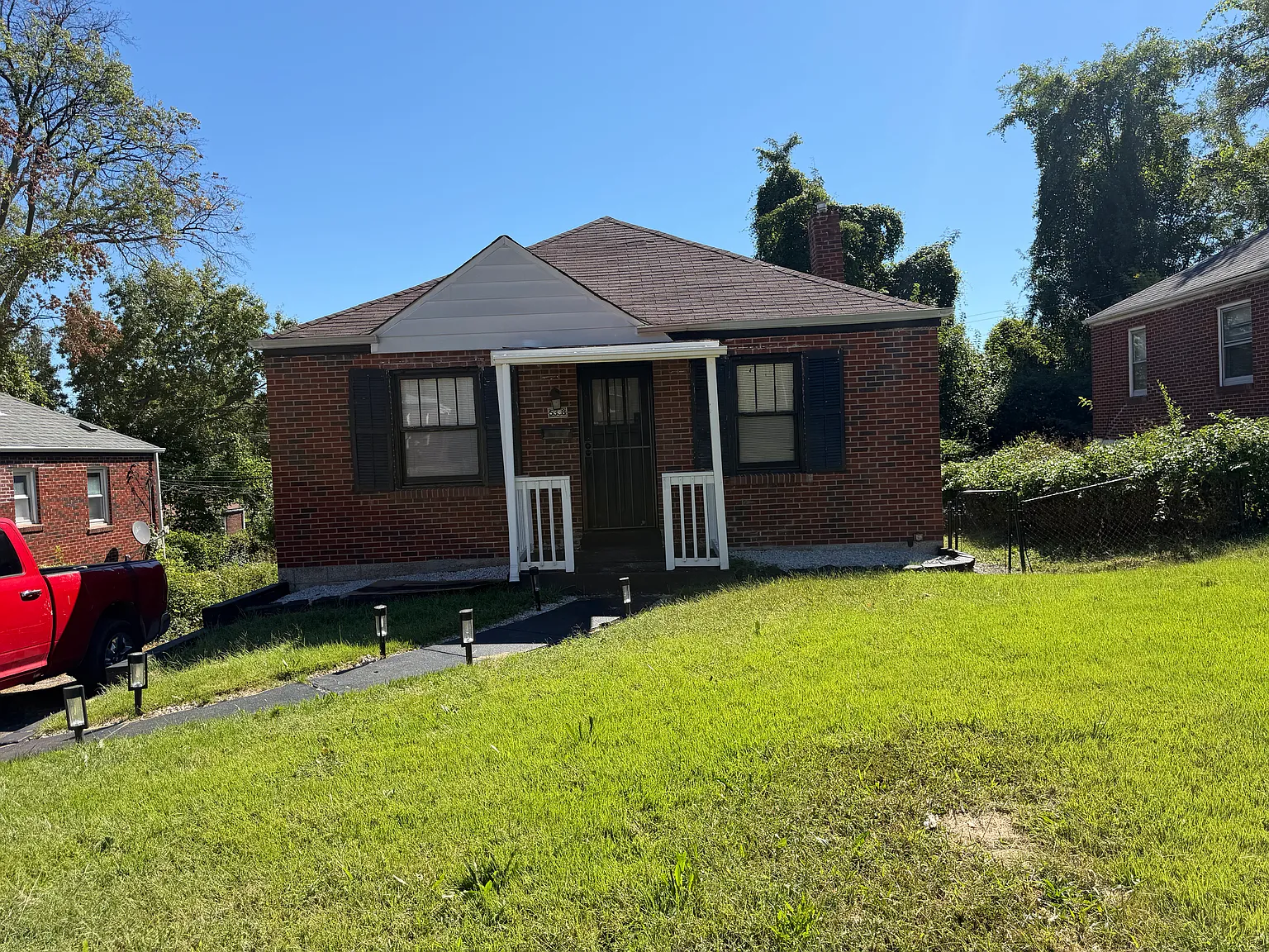 3 bed, 918 sqft, $1,300 — Photo 1