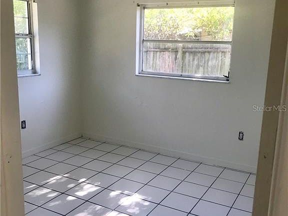 5th image of 931 Dumont Dr