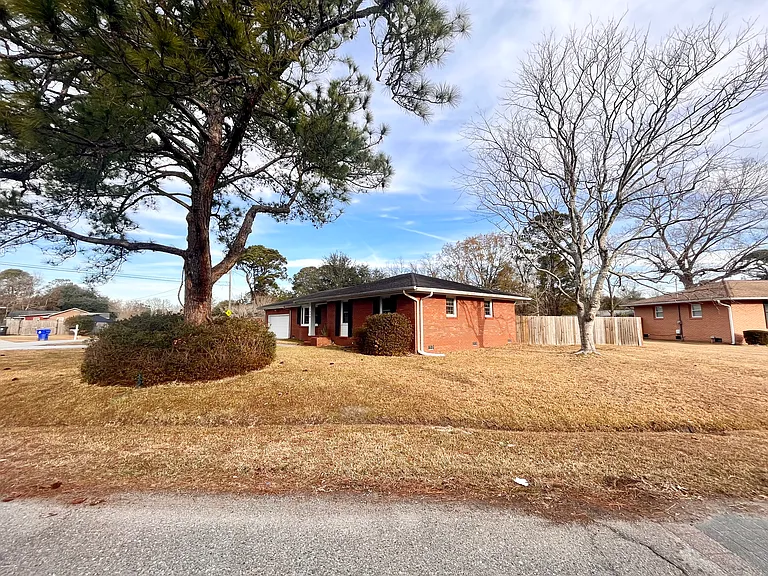 1314 White Dr — Photo 2
