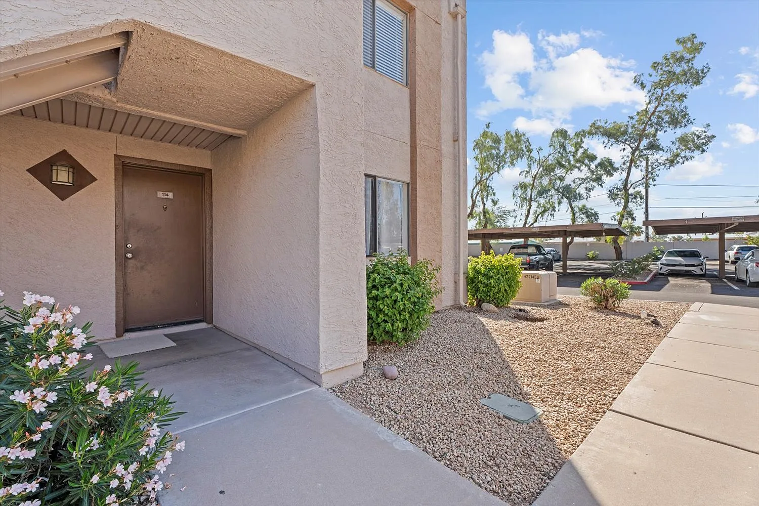 2 bed, 751 sqft, $1,600 — Photo 2