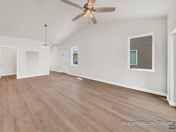 5th image of 2637 Hennessy Dr