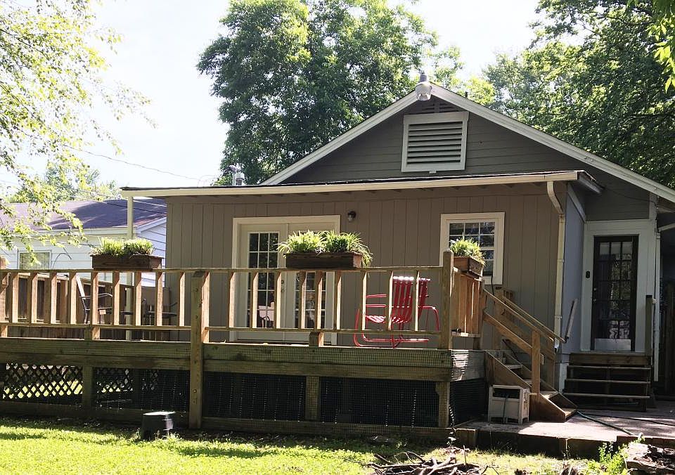 View from off street driveway in rear