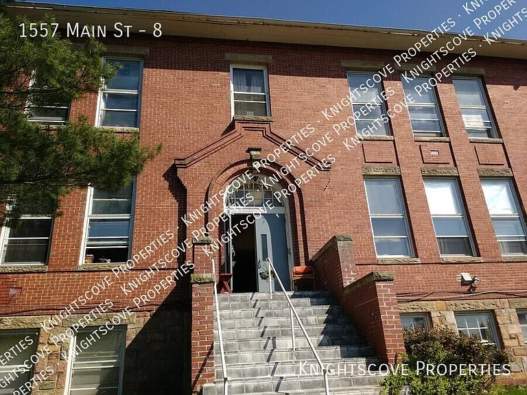 1557 Main St #8 — Photo 16