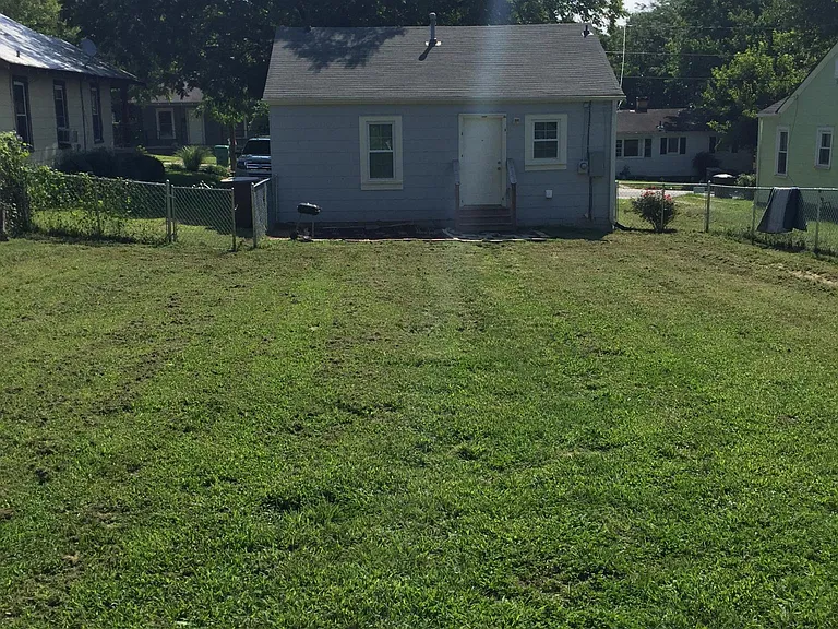 1536 McCormick St — Photo 2