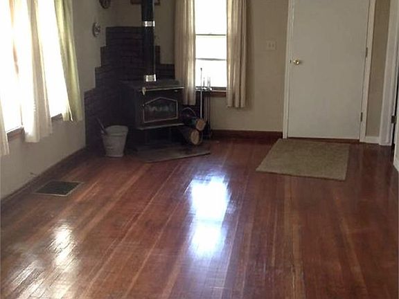 3rd image of 221 1st Ave NE