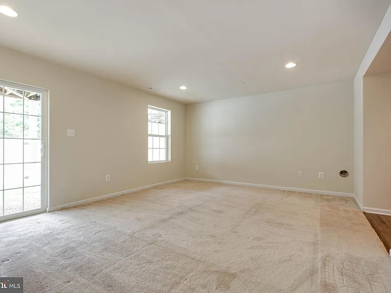 1022 Linden Dr — Photo 45