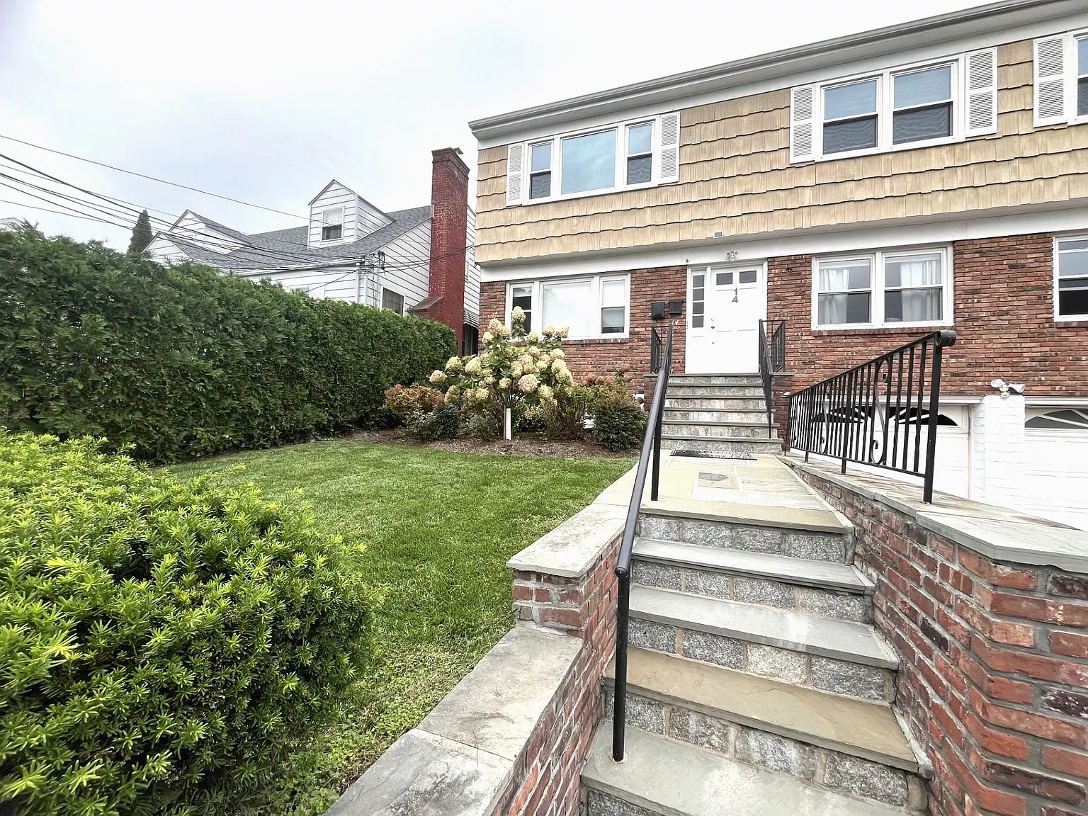 3 bed, 1.0 bath, 1400 sqft, $4,000 — Photo 2
