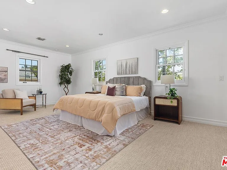9534 W Olympic Blvd — Photo 12