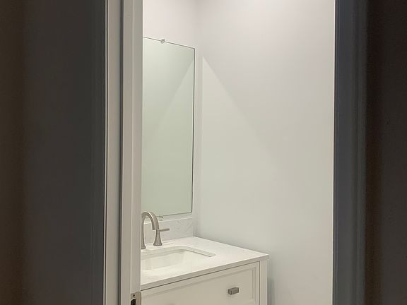 full bathroom in the bedroom