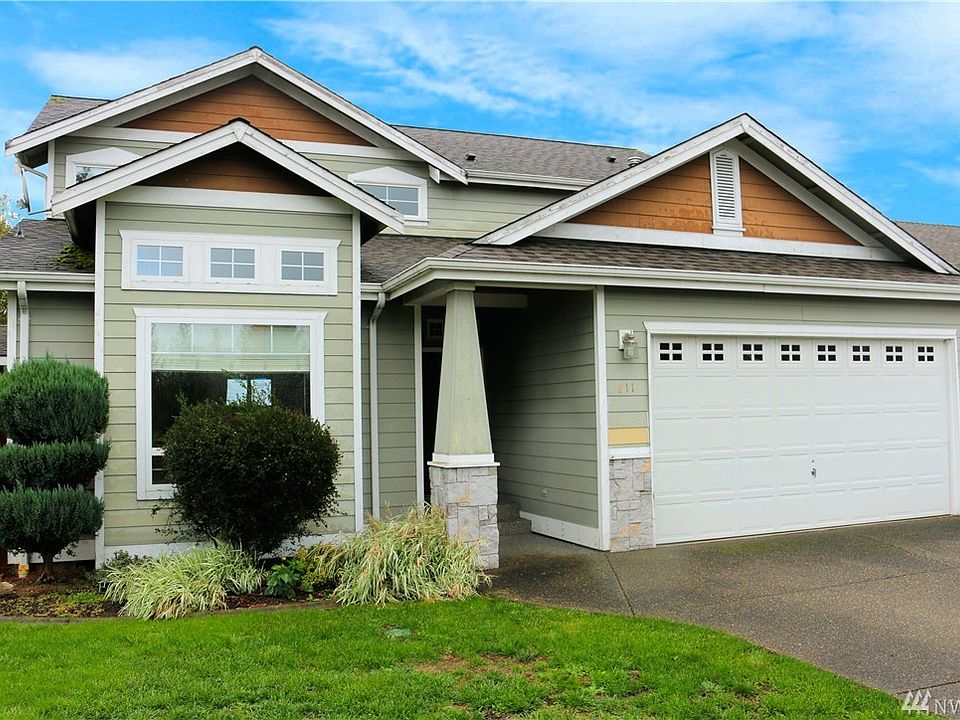 1st image of 811 13th St SE