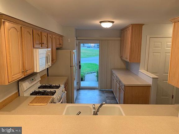 2nd image of 855 Woodridge Dr