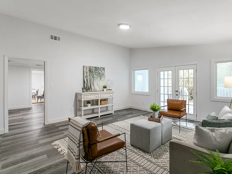 Large bonus space that connects to the back patio