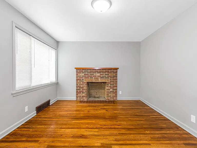 212 Cornelia Ave NE — Photo 5