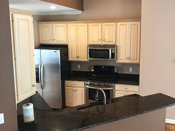 3rd image of 4020 Dogberry Ln