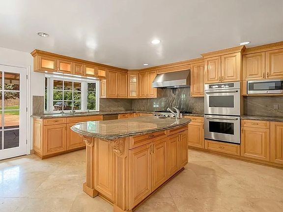 4th image of 16545 Park Lane Cir