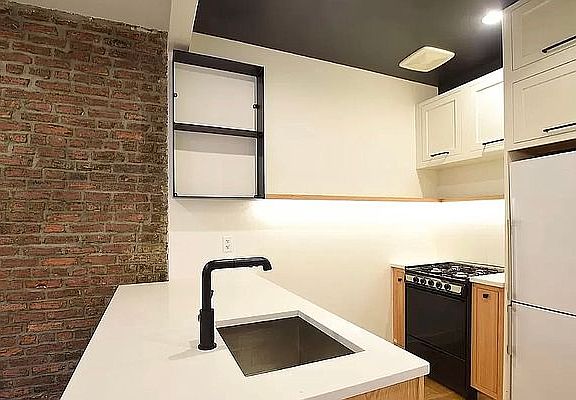 2nd image of 438 Throop Ave #3R
