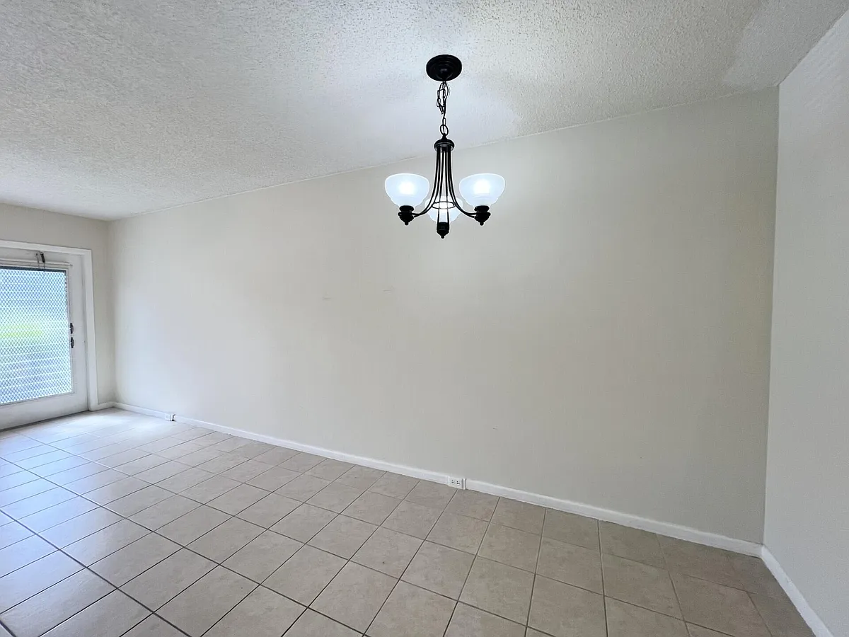 Building Photo - 170 Newport Ct #K