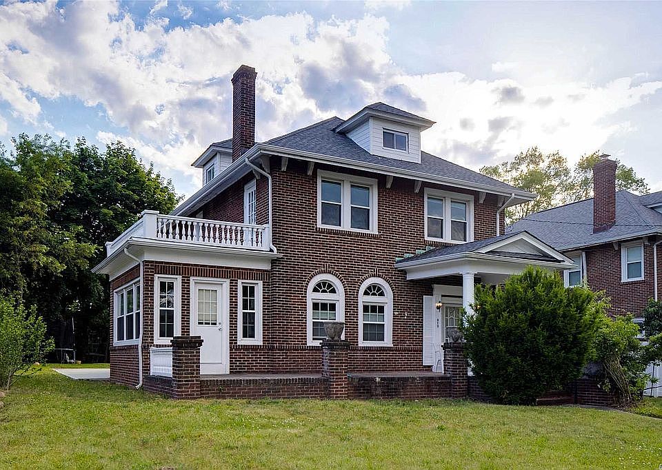 1st image of 313 Woodmere Blvd