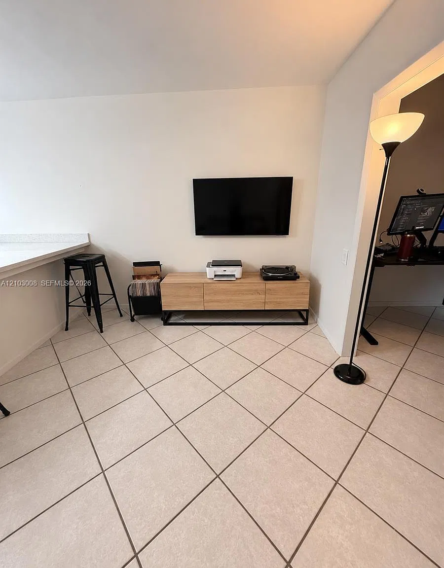 Bahama Village Condo — Photo 3