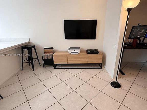 3rd image of 1207 Bahama Bnd APT E1
