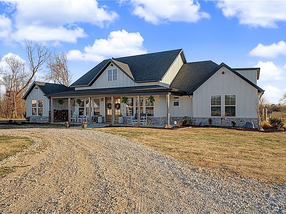 5th image of 717 Evening Star Rd