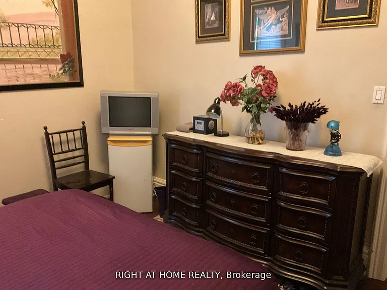 223 Beverley St #D — Photo 4