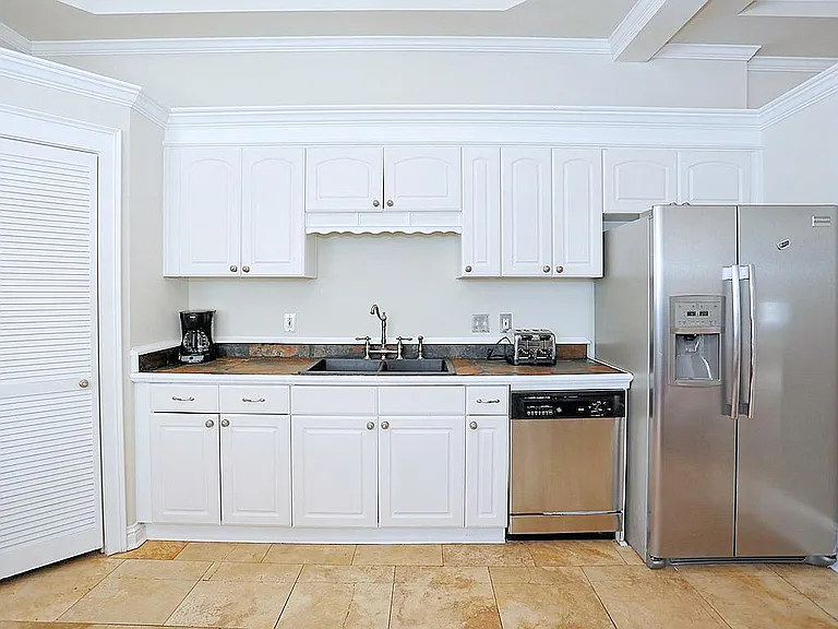 415 E Gordon St — Photo 10