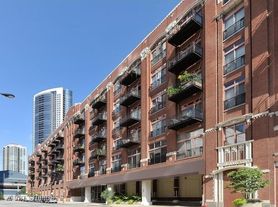 360 W Illinois St