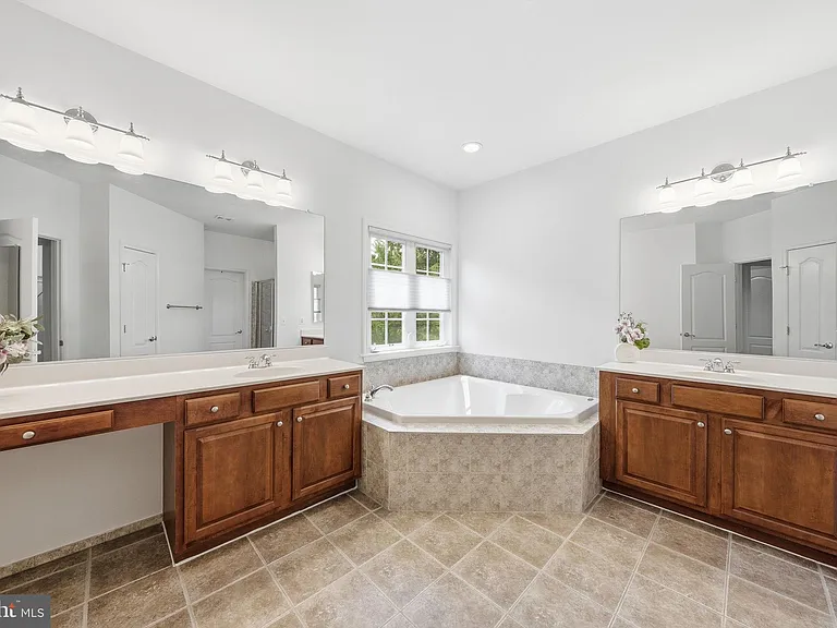 21817 Wingfoot Ct — Photo 31