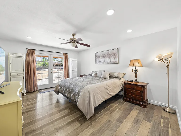 21699 Banner St — Photo 9