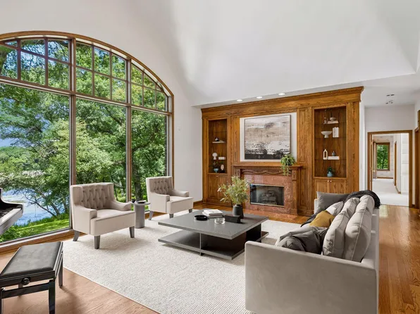 7 Mallard Ln, North Oaks, MN 55127