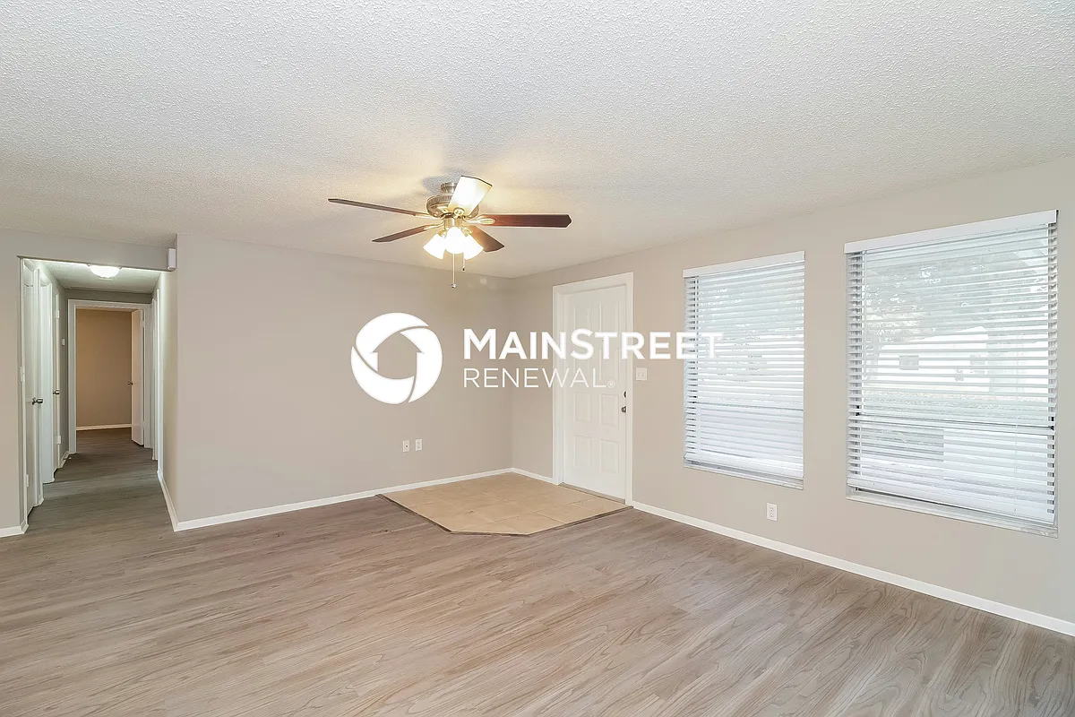Living Room - 1316 Whispering Ln