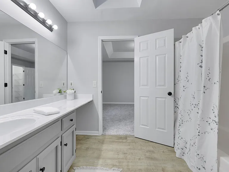 304 Hillside Ct — Photo 15