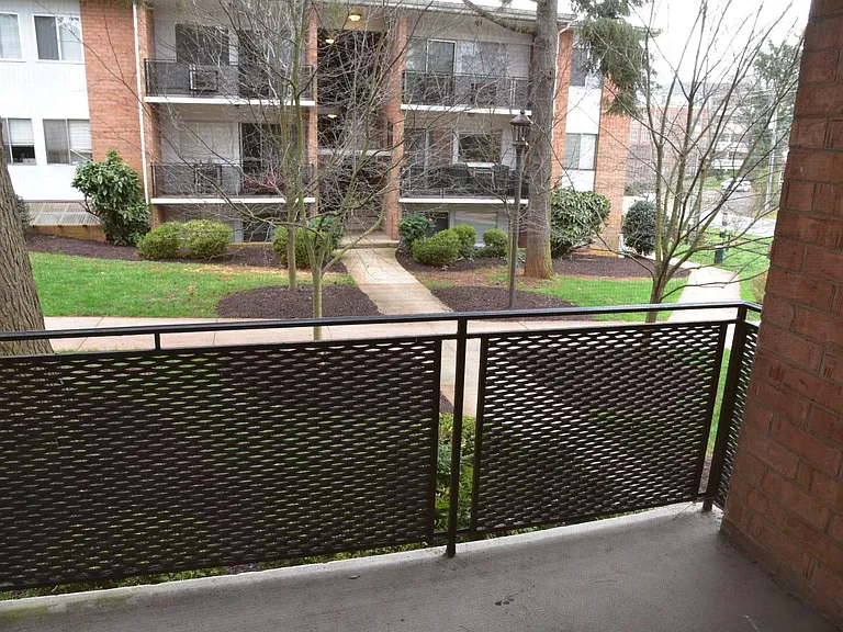 1800 Jefferson Park Ave #8 — Photo 10