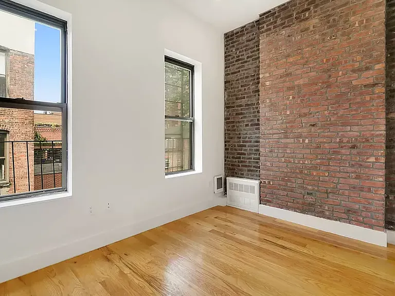 145 W 4th St #10 — Photo 2