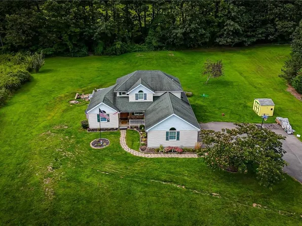 190 E White Bear Dr, Summit Hill, PA 18250