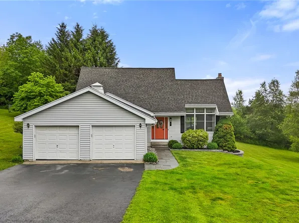 8 Bridle Ln, Dryden, NY 13053