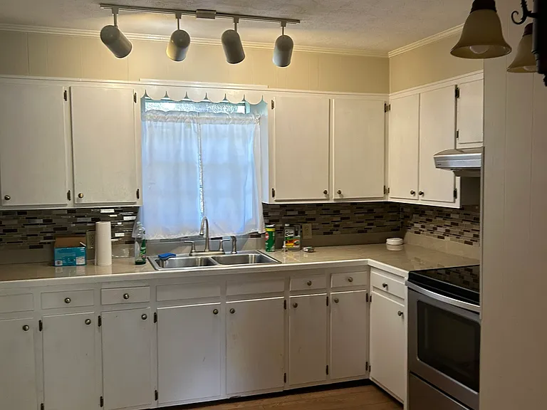 621 Miller St — Photo 14