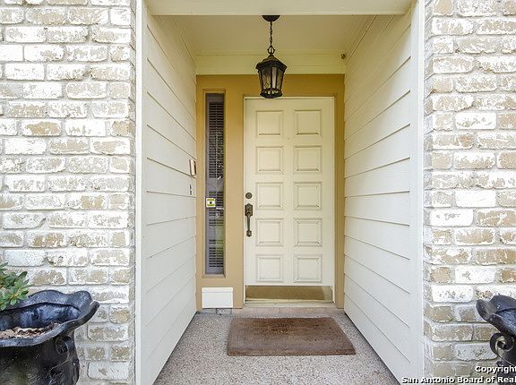 2nd image of 15102 Oakmere St
