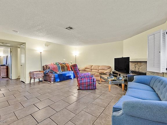 5th image of 901 Rockview Dr Unit 201