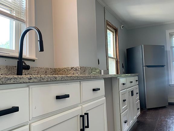 2nd image of 27 Clarendon Ave Floor 3