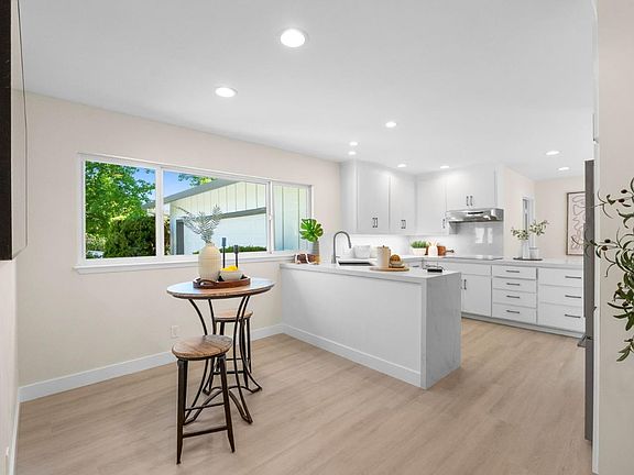 5th image of 16251 Lilac Ln