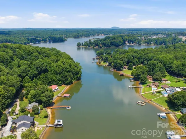 2640 Sadler Rd, Charlotte, NC 28278